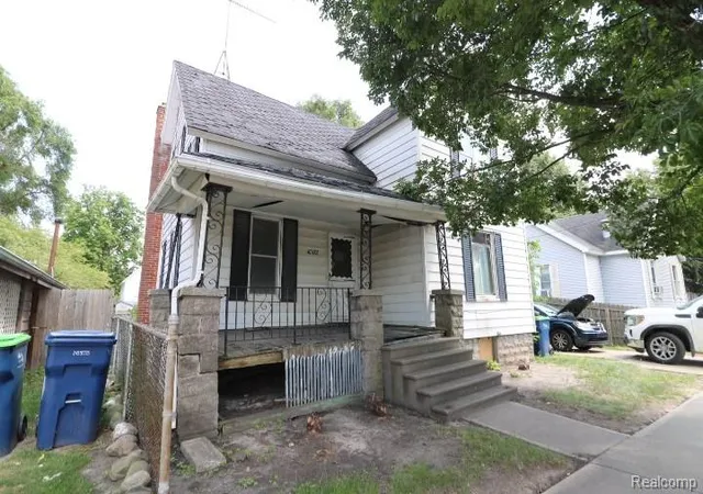 Photo 2 of Single family home for sale at 1002 N Henry St, Bay City, MI 48706 | MLS# 20261069931 | Listing updated on 2026-09-14
