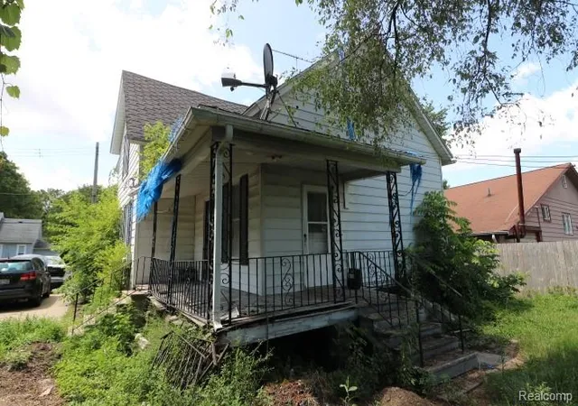 Photo 3 of Single family home for sale at 1002 N Henry St, Bay City, MI 48706 | MLS# 20261069931 | Listing updated on 2026-09-14