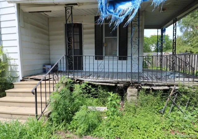 Photo 3 of Single family home for sale at 1002 N Henry St, Bay City, MI 48706 | MLS# 20261069931 | Listing updated on 2026-09-14