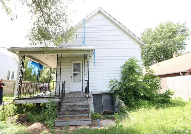 Photo 4 of Single family home for sale at 1002 N Henry St, Bay City, MI 48706 | MLS# 20261069931 | Listing updated on 2026-09-14