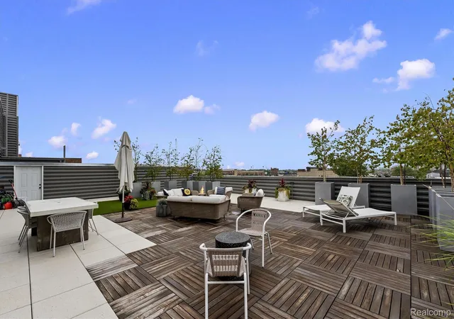 Listing Photo 5 - Condo for sale in building located at 2987 Franklin St, Detroit, MI 48207 - Unit #PH 14