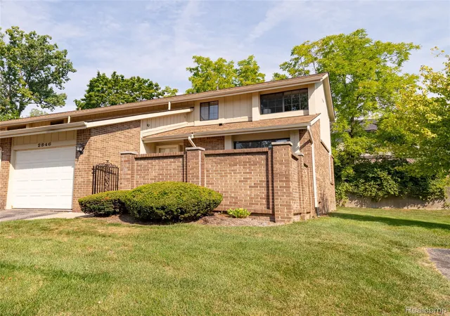 Photo 2 of Condo for sale at 2846 S Trailwood Dr E, Rochester Hills, MI 48309 | MLS# 20261069935 | Listing updated on 2026-09-14
