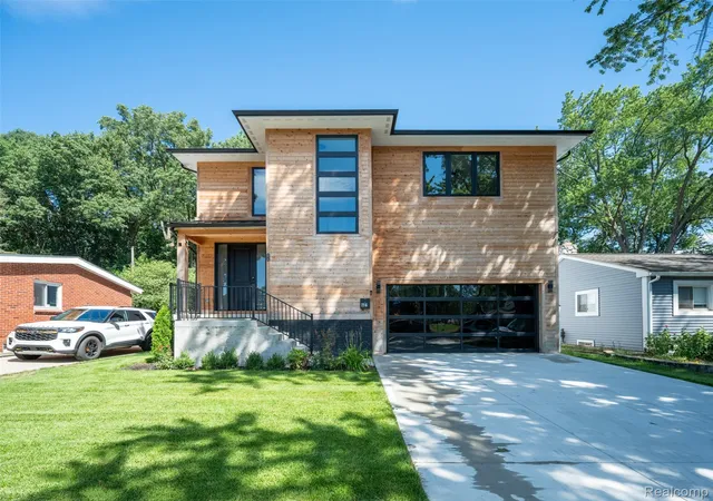 Photo 1 of Single family home for sale at 216 W Bloomfield Ave, Royal Oak, MI 48073 | MLS# 20261069942 | Listing updated on 2026-09-13