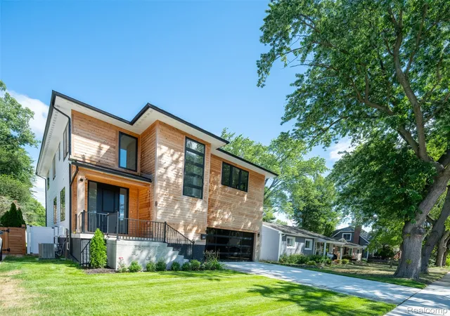 Photo 2 of Single family home for sale at 216 W Bloomfield Ave, Royal Oak, MI 48073 | MLS# 20261069942 | Listing updated on 2026-09-13