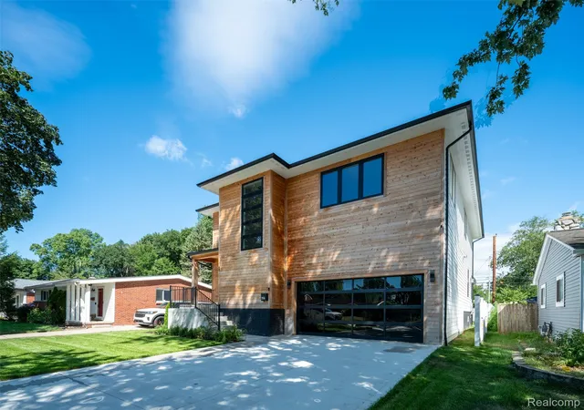 Photo 2 of Single family home for sale at 216 W Bloomfield Ave, Royal Oak, MI 48073 | MLS# 20261069942 | Listing updated on 2026-09-13