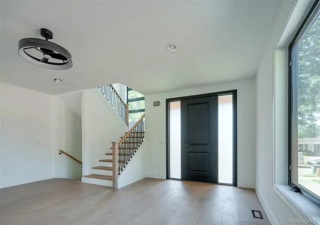 Photo 4 of Single family home for sale at 216 W Bloomfield Ave, Royal Oak, MI 48073 | MLS# 20261069942 | Listing updated on 2026-09-13