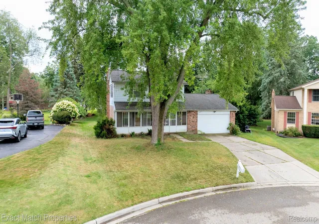 Photo 4 of Single family home for sale at 9438 W Shady Grv Ct, White Lake, MI 48386 | MLS# 20261069943 | Listing updated on 2026-09-02