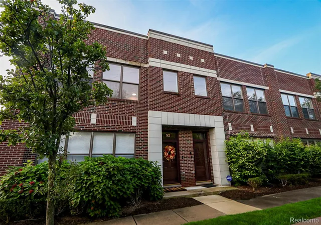 Photo 1 of Condo for sale at 52 W Bethune St, Detroit, MI 48202 | MLS# 20261069944 | Listing updated on 2026-09-07