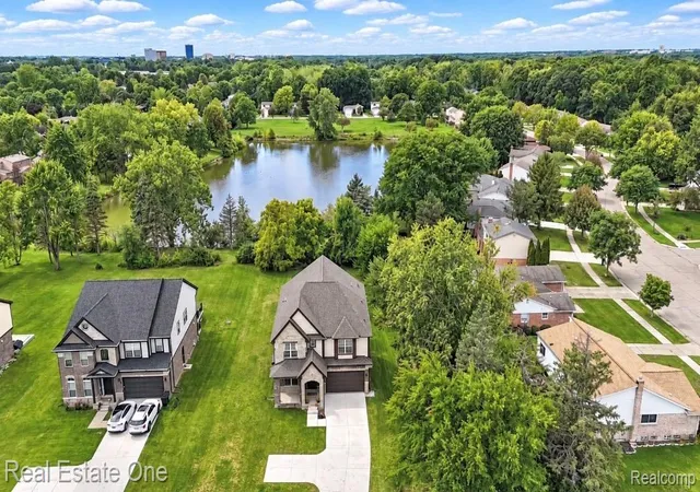 Photo 2 of Single family home for sale at 3499 John R Rd, Troy, MI 48083 | MLS# 20261069948 | Listing updated on 2026-09-12
