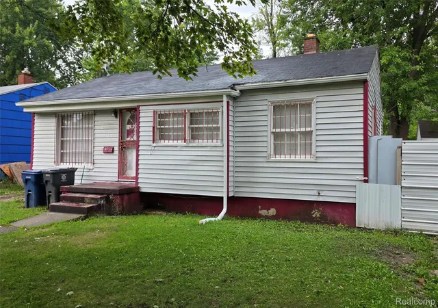 Single family home for sale at 5813 Winthrop Blvd, Flint, MI 48505 | MLS# 20261069998