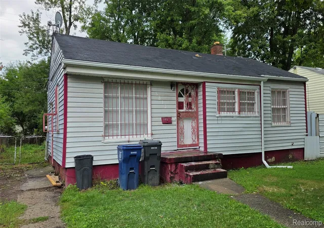 Photo 2 of Single family home for sale at 5813 Winthrop Blvd, Flint, MI 48505 | MLS# 20261069998 | Listing updated on 2026-09-11