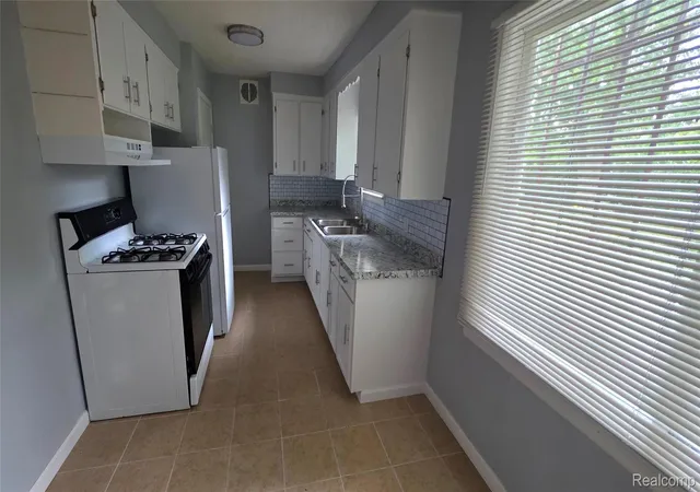 Photo 4 of Single family home for sale at 5813 Winthrop Blvd, Flint, MI 48505 | MLS# 20261069998 | Listing updated on 2026-09-11