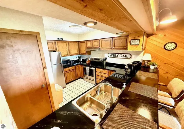 Listing Photo 5 - Condo for sale in building located at 5828 Shanty Creek, Bellaire, MI 49615