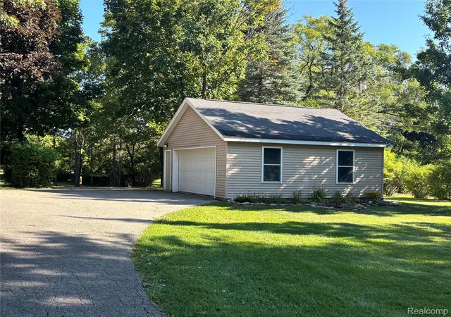 Photo 4 of Single family home for sale at 830 W Gilford Rd, Caro, MI 48723 | MLS# 20261070007 | Listing updated on 2026-09-04