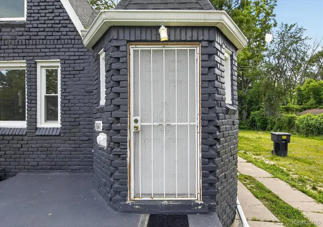 Photo 4 of Single family home for sale at 11641 Glastonbury Ave, Detroit, MI 48228 | MLS# 20261070010 | Listing updated on 2026-09-08