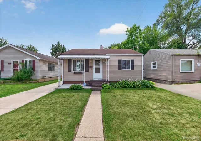 Photo 3 of Single family home for sale at 12452 Sidonie Ave E, Warren, MI 48089 | MLS# 20261070016 | Listing updated on 2026-10-10