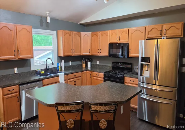 Photo 2 of Single family home for sale at 1095 Seabury Dr, Lake Orion, MI 48362 | MLS# 20261070020 | Listing updated on 2026-09-13