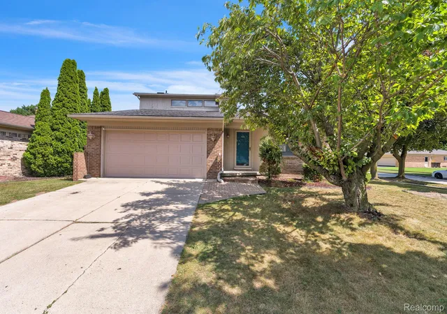 Photo 2 of Single family home for sale at 1541 Yellowbrick Rd, Trenton, MI 48183 | MLS# 20261070038 | Listing updated on 2026-09-03