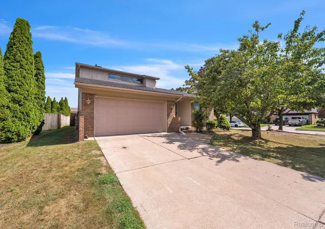 Photo 2 of Single family home for sale at 1541 Yellowbrick Rd, Trenton, MI 48183 | MLS# 20261070038 | Listing updated on 2026-09-03