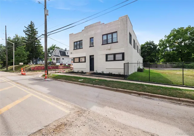 Photo 2 of Multi family home for sale at 221 Baldwin Ave, Pontiac, MI 48342 | MLS# 20261070039 | Listing updated on 2026-09-16