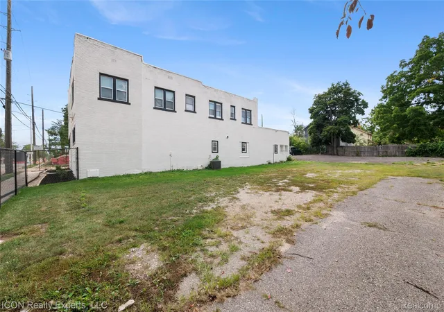 Photo 3 of Multi family home for sale at 221 Baldwin Ave, Pontiac, MI 48342 | MLS# 20261070039 | Listing updated on 2026-09-16