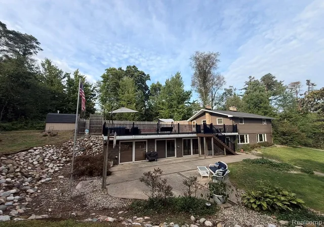 Photo 3 of Single family home for sale at 20313 White Pine Blvd, Battle Creek, MI 49017 | MLS# 20261070040 | Listing updated on 2026-10-12