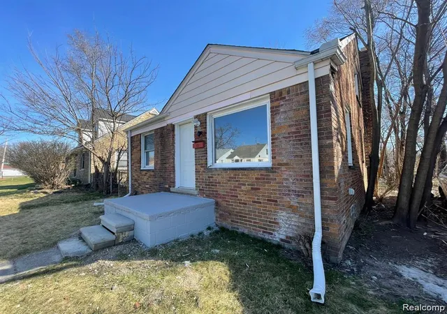 Photo 2 of Single family home for sale at 17924 Mackay St, Detroit, MI 48212 | MLS# 20261070043 | Listing updated on 2026-09-04