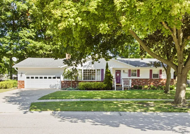 Photo 1 of Sale Pending at 1829 Connecticut Ave, Marysville, MI 48040 | MLS# 20261070046 | Listing updated on 2026-09-11