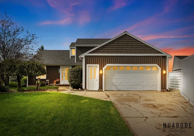 Photo 2 of Single family home for sale at 3037 Bluewater Ln Sw, Grandville, MI 49418 | MLS# 65026046263 | Listing updated on 2026-09-10