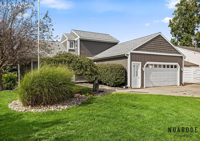 Photo 3 of Single family home for sale at 3037 Bluewater Ln Sw, Grandville, MI 49418 | MLS# 65026046263 | Listing updated on 2026-09-10