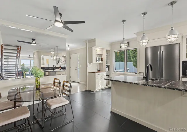 Listing Photo 5 - Condo for sale in building located at 215 N Shore Dr, South Haven, MI 49090 - Unit #1