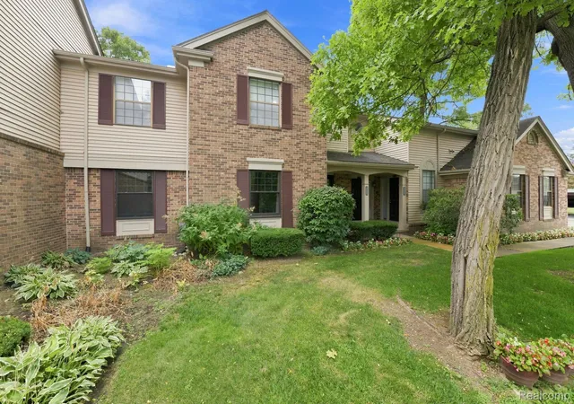 Condo for sale at 29690 Pine Ridge Cir, Farmington Hills, MI 48331 | MLS# 20261070057