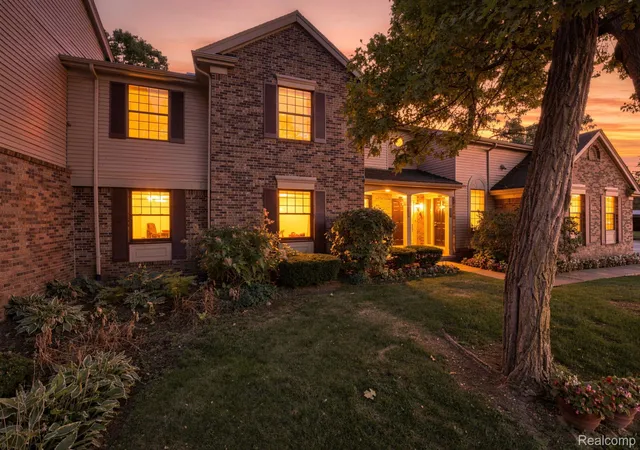 Photo 2 of Condo for sale at 29690 Pine Ridge Cir, Farmington Hills, MI 48331 | MLS# 20261070057 | Listing updated on 2026-09-19