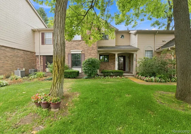 Photo 3 of Condo for sale at 29690 Pine Ridge Cir, Farmington Hills, MI 48331 | MLS# 20261070057 | Listing updated on 2026-09-19