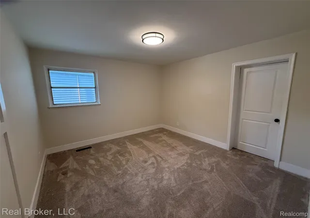 Photo 4 of Single family home for sale at 21920 Fern St, Oak Park, MI 48237 | MLS# 20261070059 | Listing updated on 2026-10-21