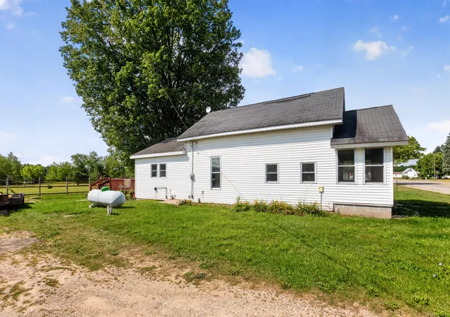 Photo 4 of Single family home for sale at 8429 Us 10, Chase, MI 49623 | MLS# 72026046274 | Listing updated on 2026-09-01