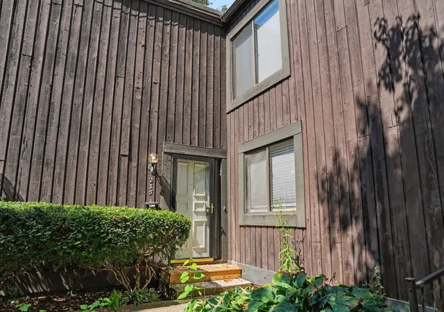 Photo 3 of Condo for sale at 235 Durness Ct, Kalamazoo, MI 49006 | MLS# 66026046277 | Listing updated on 2026-09-01