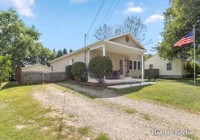 Photo 2 of Single family home for sale at 811 Edison St, Kalamazoo, MI 49004 | MLS# 65026046279 | Listing updated on 2026-09-01