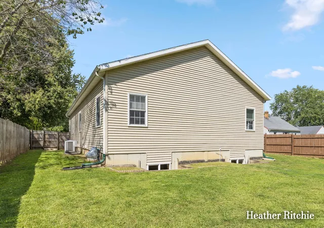 Photo 3 of Single family home for sale at 811 Edison St, Kalamazoo, MI 49004 | MLS# 65026046279 | Listing updated on 2026-09-01