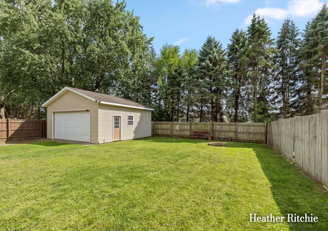 Photo 3 of Single family home for sale at 811 Edison St, Kalamazoo, MI 49004 | MLS# 65026046279 | Listing updated on 2026-09-01