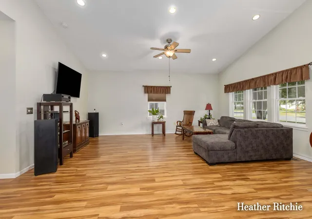 Photo 4 of Single family home for sale at 811 Edison St, Kalamazoo, MI 49004 | MLS# 65026046279 | Listing updated on 2026-09-01