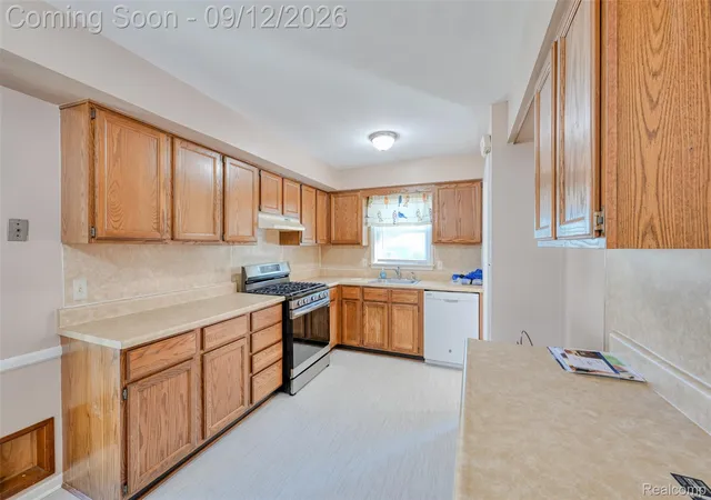 Photo 2 of Single family home for sale at 32600 W Chicago St, Livonia, MI 48150 | MLS# 20261070080 | Listing updated on 2026-09-12