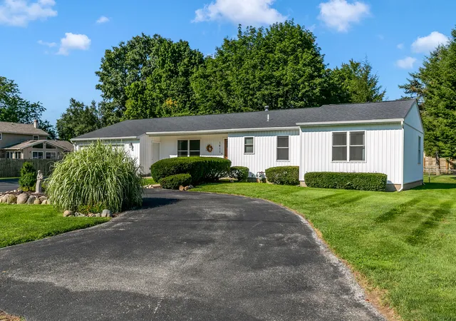 Photo 3 of Single family home for sale at 1411 E Rishel Rd, Sturgis, MI 49091 | MLS# 68026046282 | Listing updated on 2026-09-21