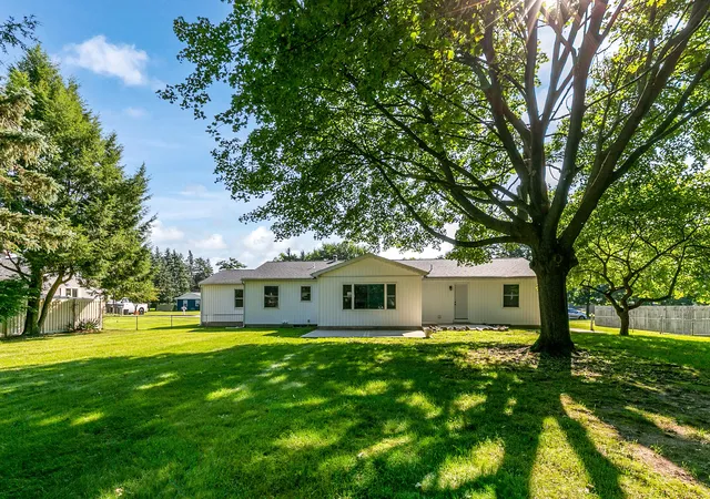 Photo 3 of Single family home for sale at 1411 E Rishel Rd, Sturgis, MI 49091 | MLS# 68026046282 | Listing updated on 2026-09-21