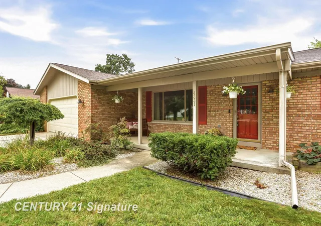 Photo 2 of Single family home for sale at 4331 Hilray Dr, Saginaw, MI 48638 | MLS# 61050220399 | Listing updated on 2026-09-18
