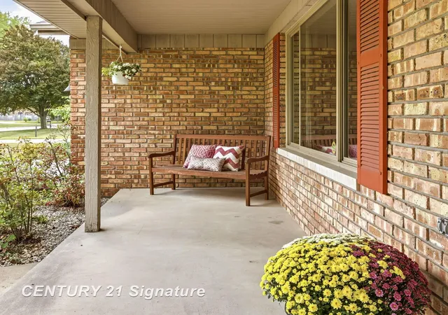 Photo 3 of Single family home for sale at 4331 Hilray Dr, Saginaw, MI 48638 | MLS# 61050220399 | Listing updated on 2026-09-18
