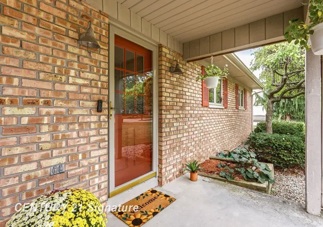 Photo 3 of Single family home for sale at 4331 Hilray Dr, Saginaw, MI 48638 | MLS# 61050220399 | Listing updated on 2026-09-18