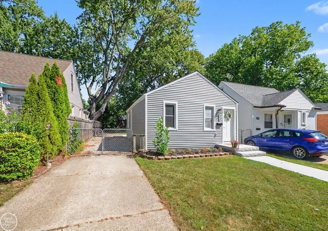 Photo 2 of Single family home for sale at 20925 Ridgemont St, Harper Woods, MI 48225 | MLS# 58050220401 | Listing updated on 2026-09-12