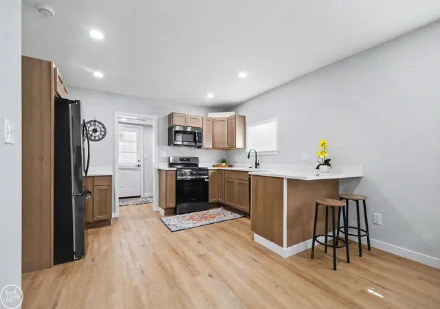 Photo 4 of Single family home for sale at 20925 Ridgemont St, Harper Woods, MI 48225 | MLS# 58050220401 | Listing updated on 2026-09-12