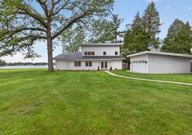 Photo 2 of Single family home for sale at 5010 Woodland Rd, Jackson, MI 49203 | MLS# 55026046286 | Listing updated on 2026-09-01